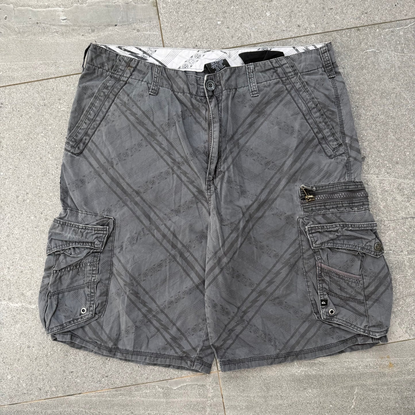 baggy quiksilver plaid cargos - 36”