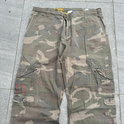 camo bootcuts (INSANE) 36x32”