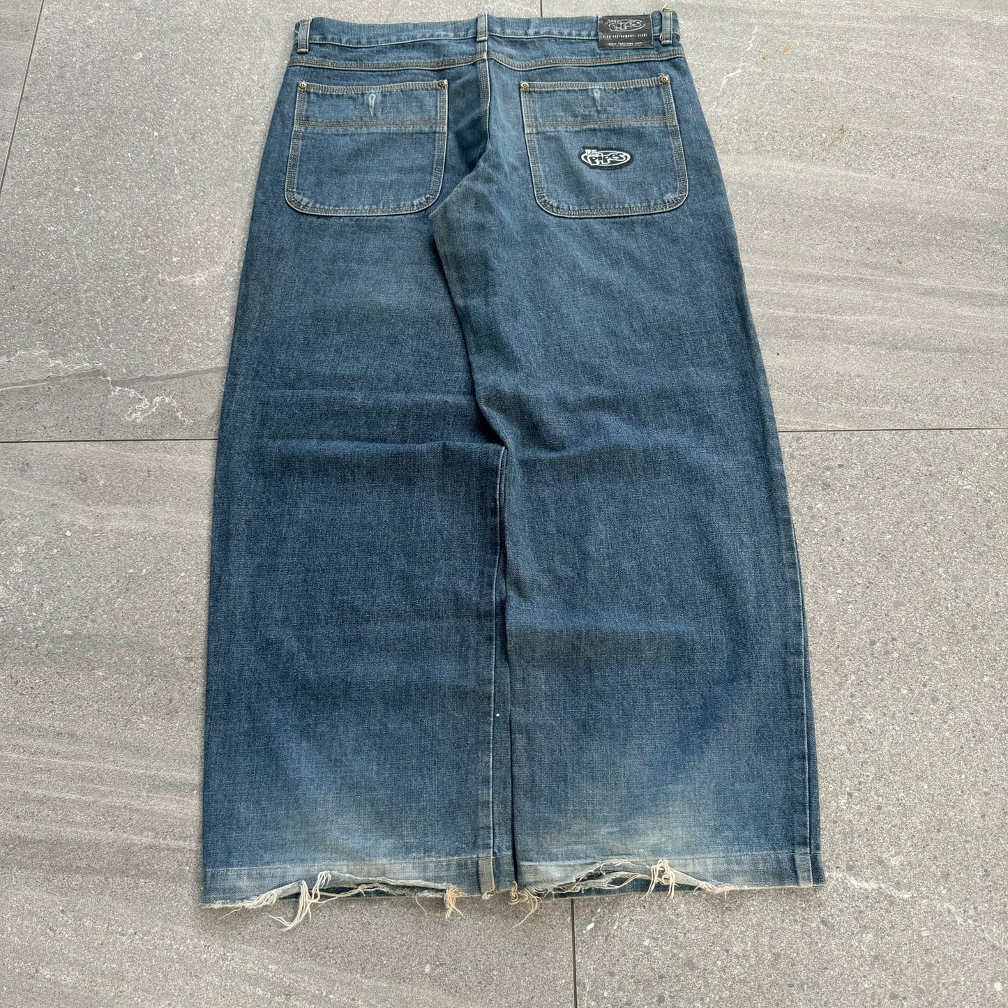 clean lee pipes - 36x29”