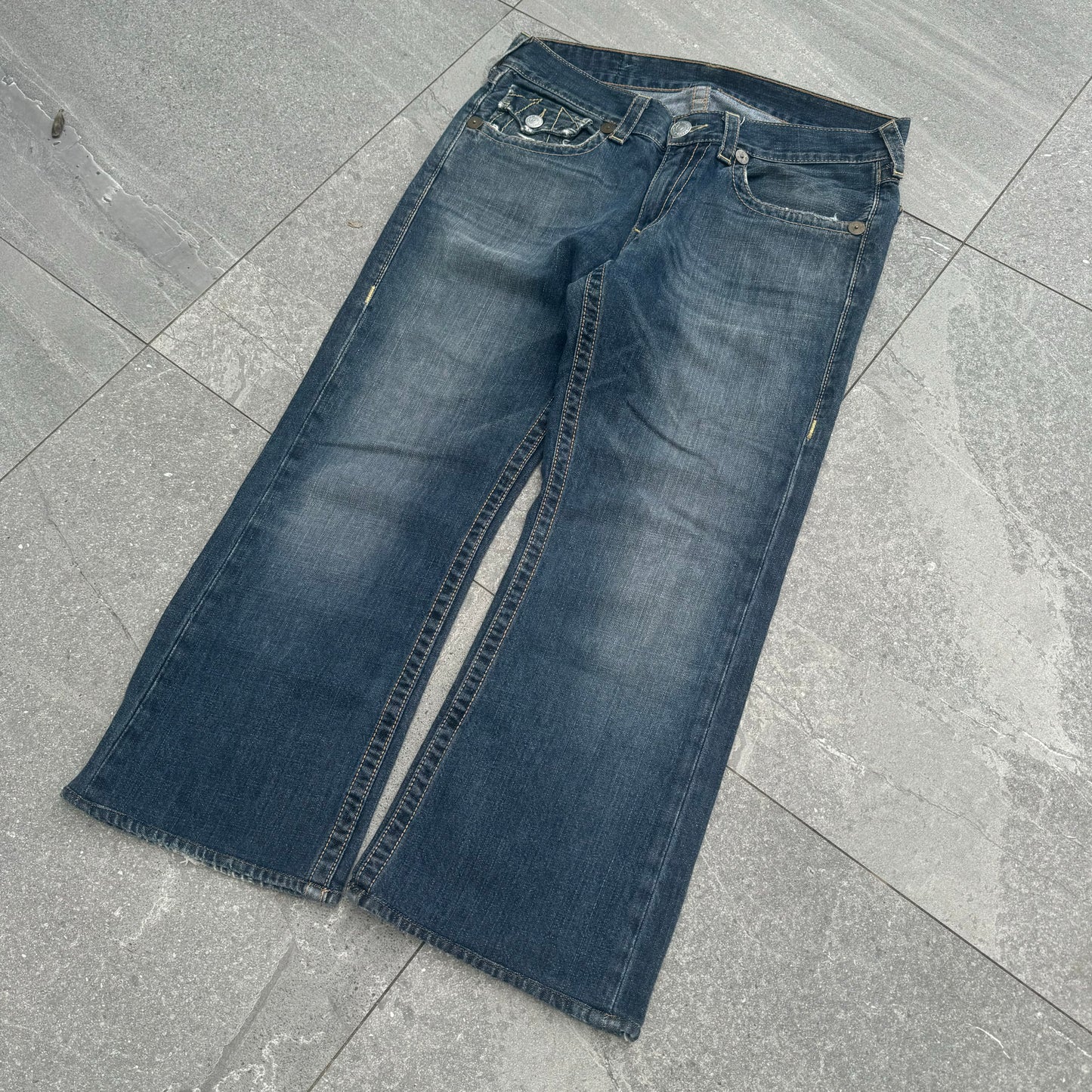 grail big hit trueys - 36x28”