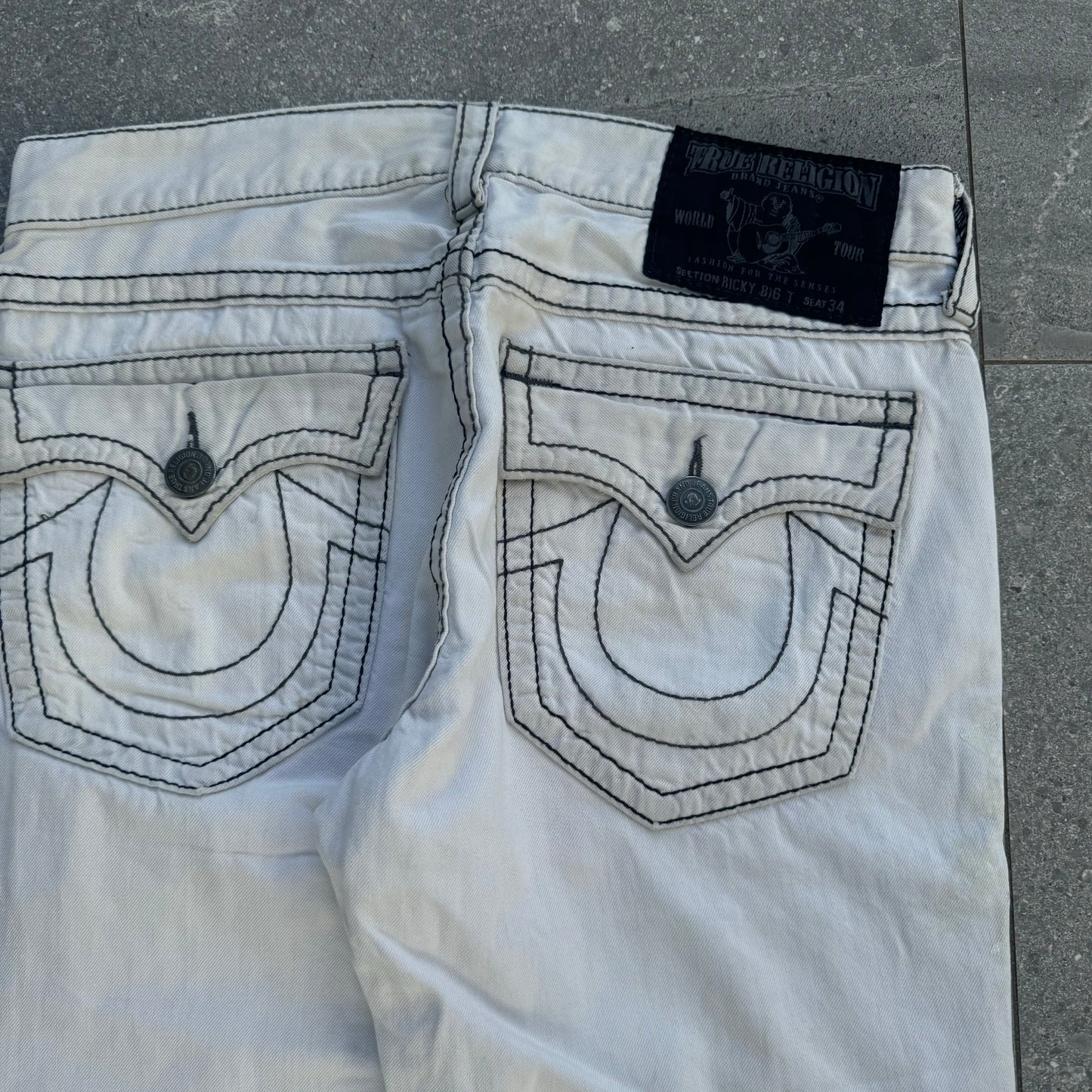 white trueyz - 36x31”