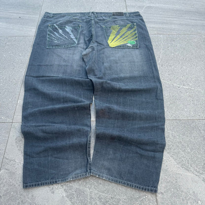 HUGEEEE jinzu jeans - 56x33”
