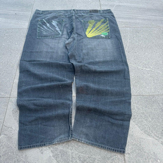 HUGEEEE jinzu jeans - 56x33”