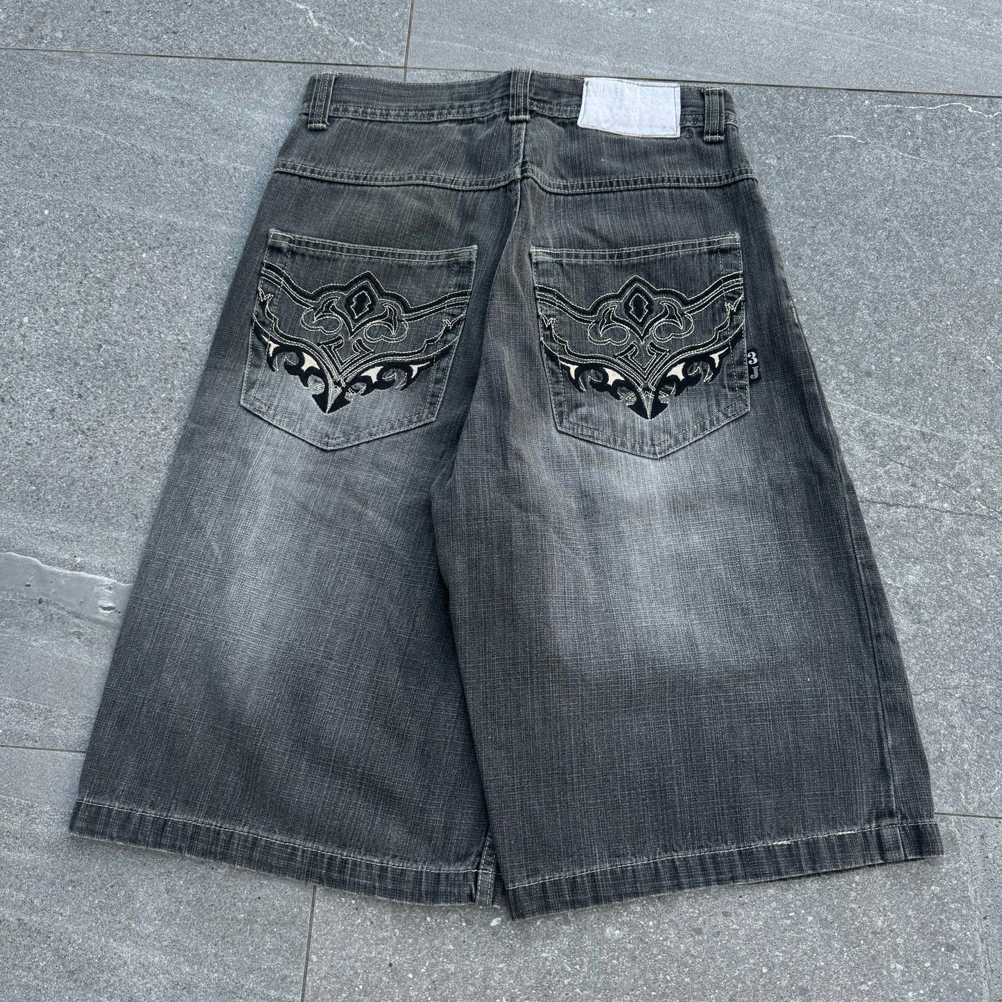 beaut 3jorts - 30x14”