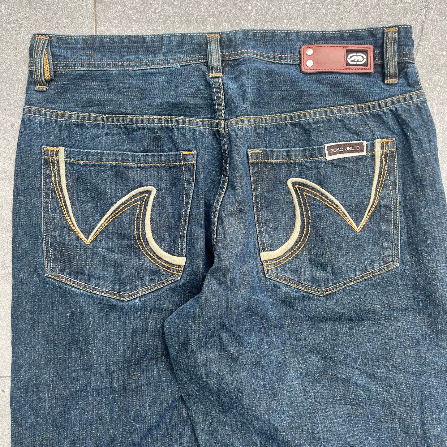 dark wash eckos - 32x30”