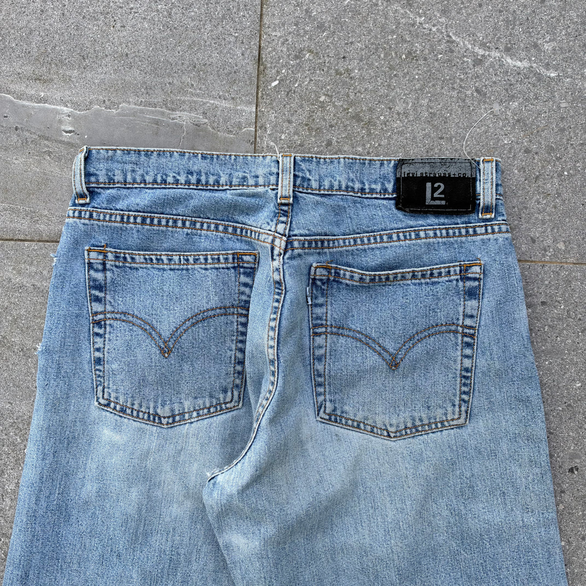 beautiful pair. 1998 levi’s L2 jeans - 32x31”