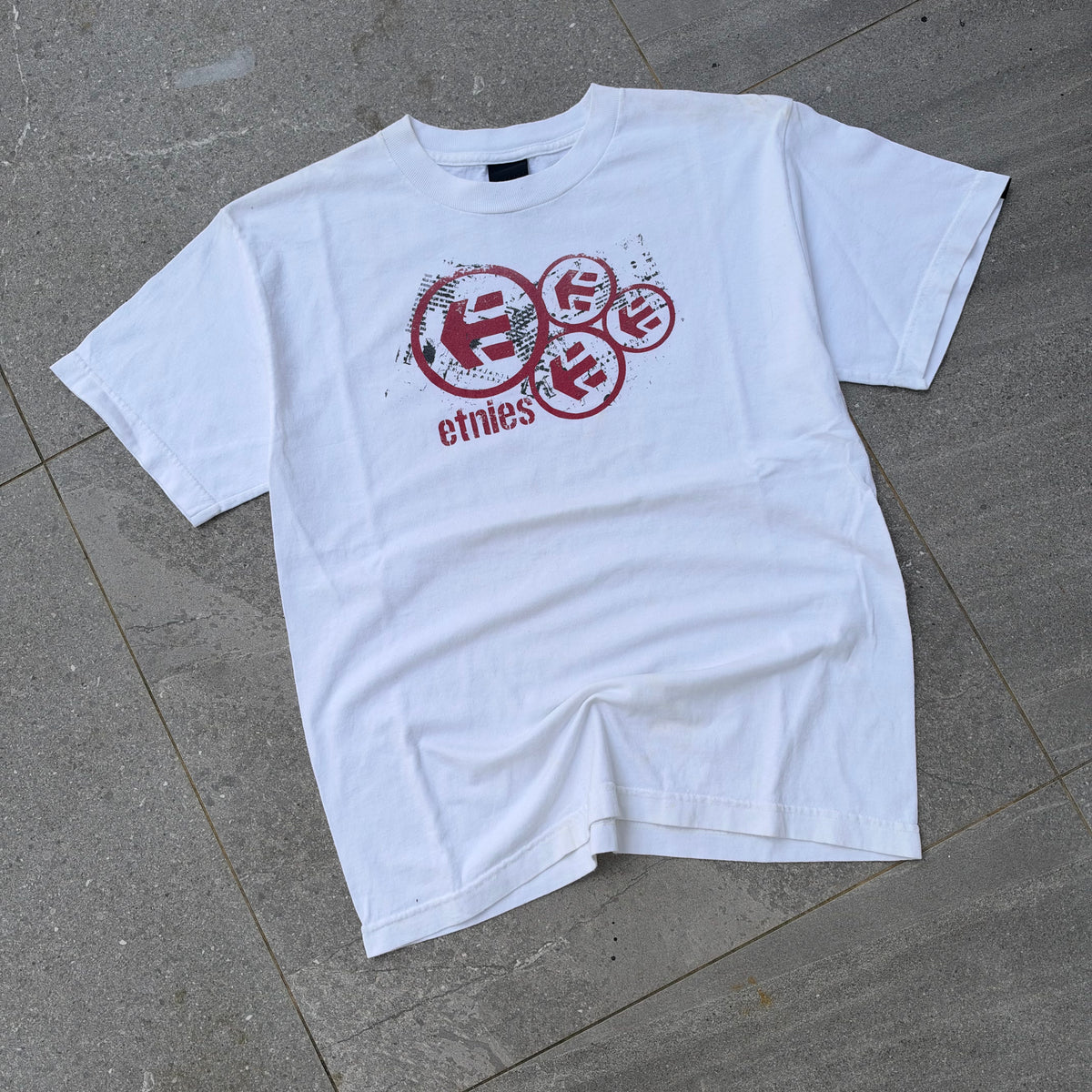 grail etnies logo tee - M