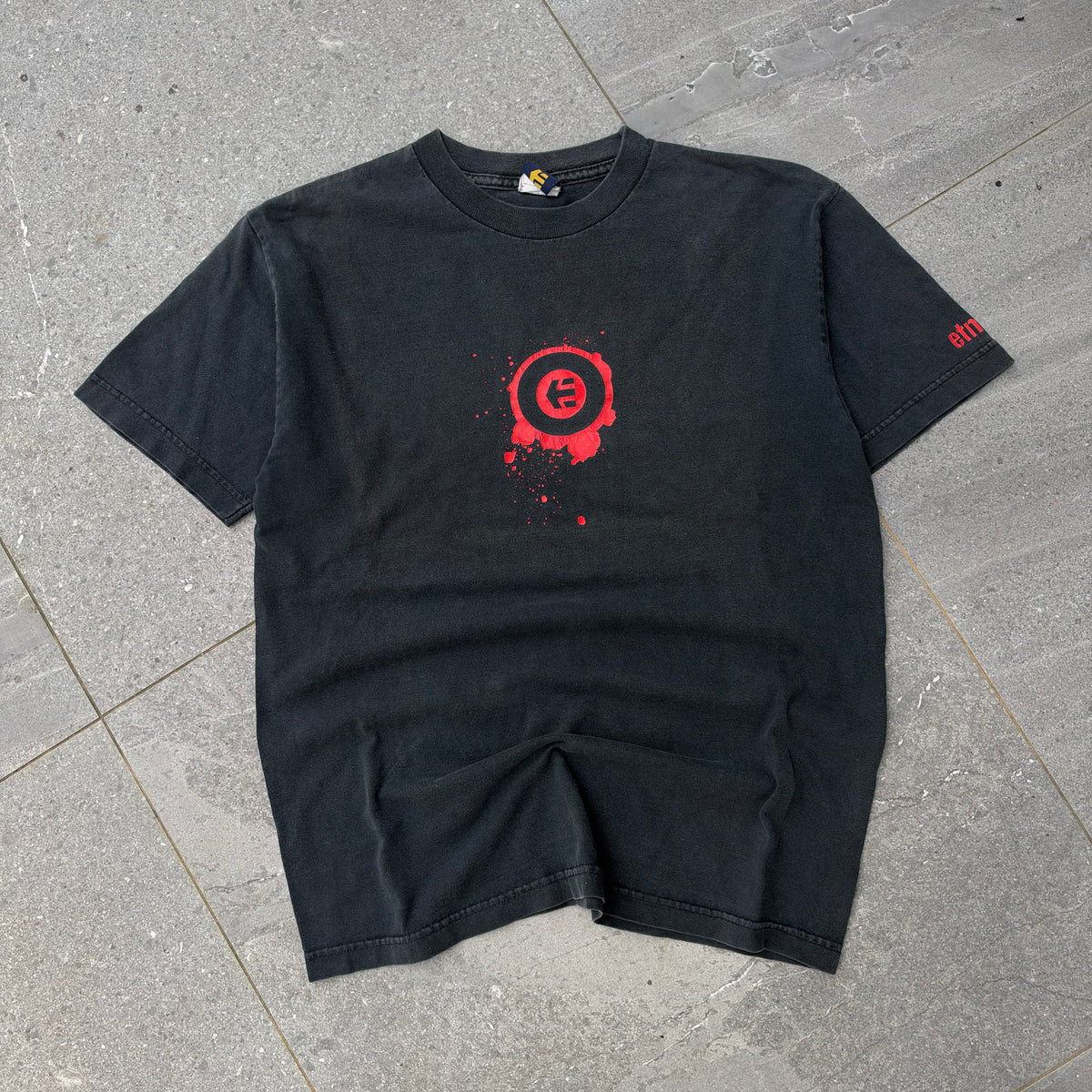 grail etnies splatter tee - M