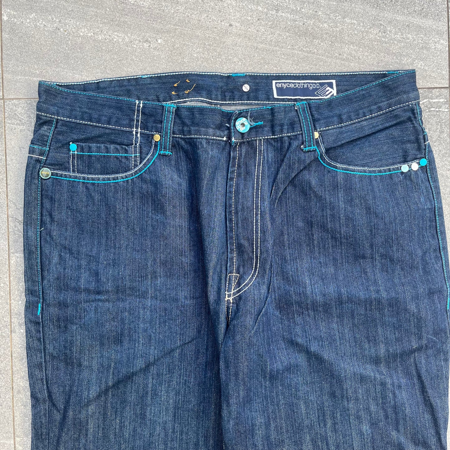 enyce pocket hits - 40x32”