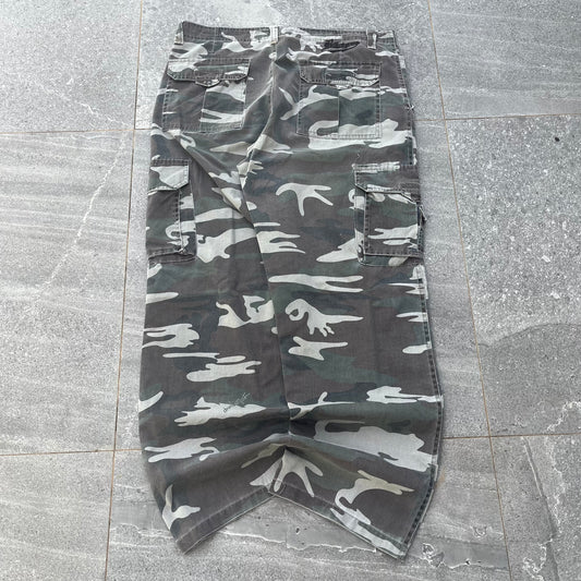 ww3 spec camo cargos - 34x30”