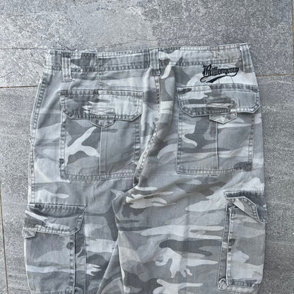 toughhhh snow camo cargos - 31x27”