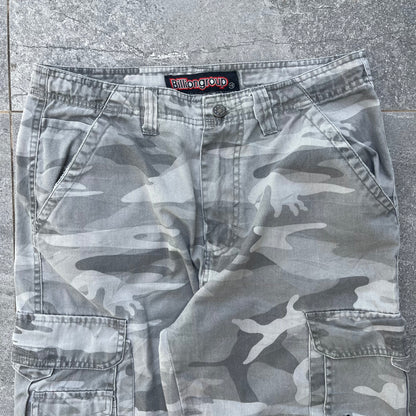 toughhhh snow camo cargos - 31x27”