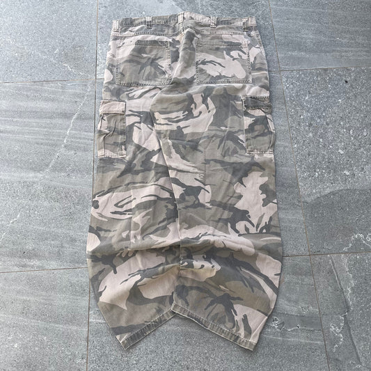 fat wrangler camo denim 40x31”