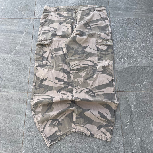 fat wrangler camo denim 40x31”